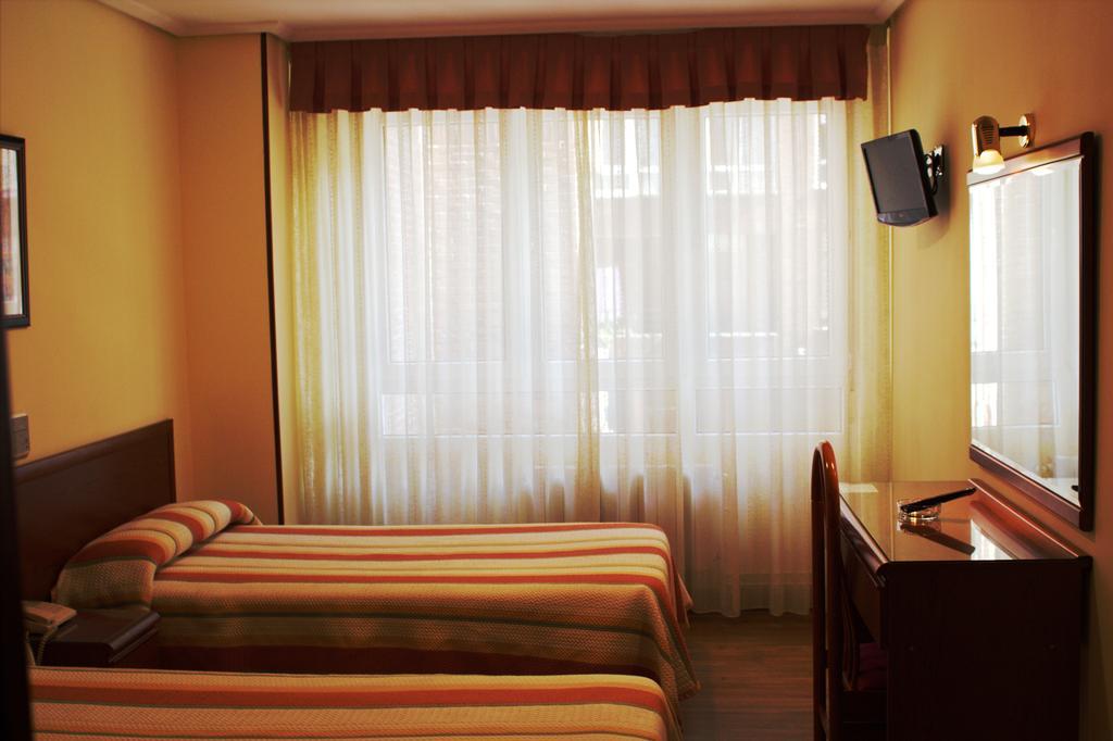 Hotel San Glorio Santander Bilik gambar