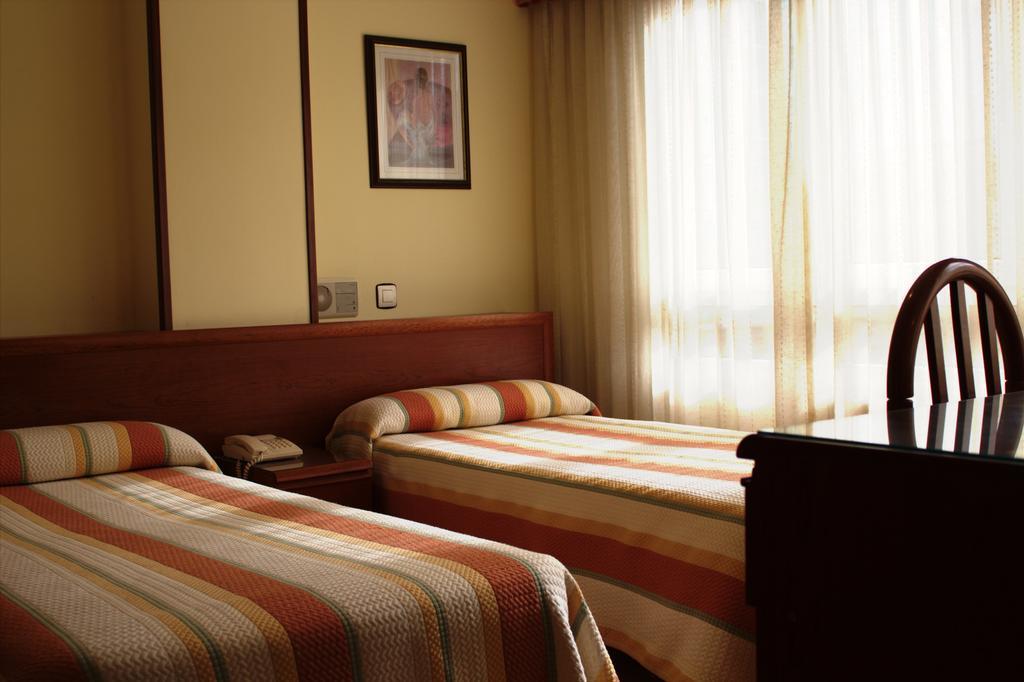 Hotel San Glorio Santander Bilik gambar